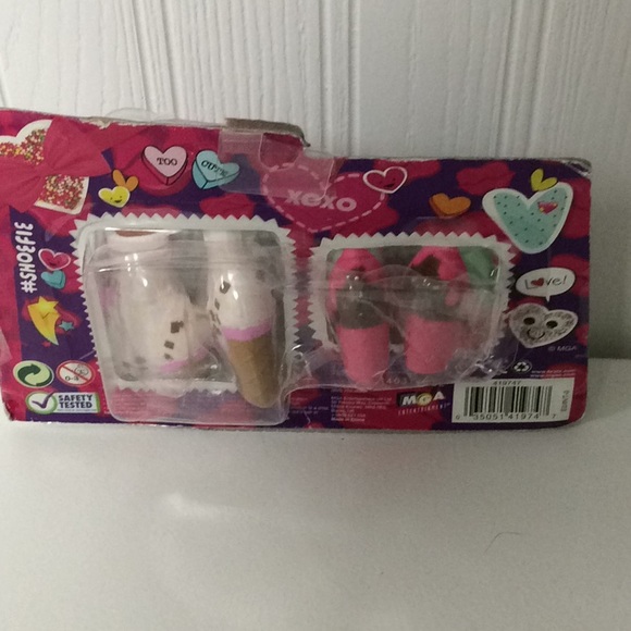 Bratz Shoefiesnaps Set Of 2 Shoes - Picture 2 of 2